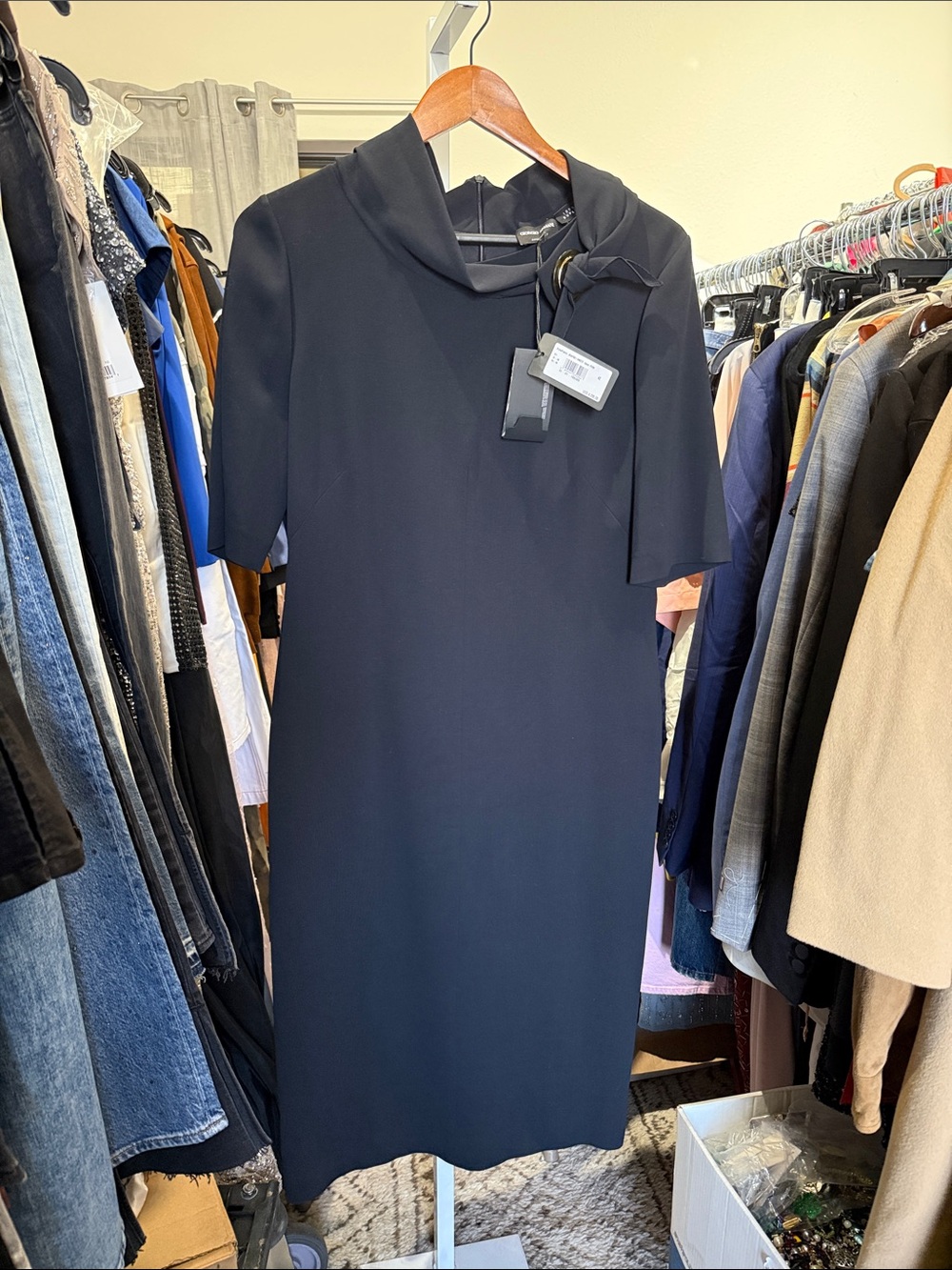 Giorgio Armani Elegant Black Short-Sleeve Shift Dress with Bow Neck